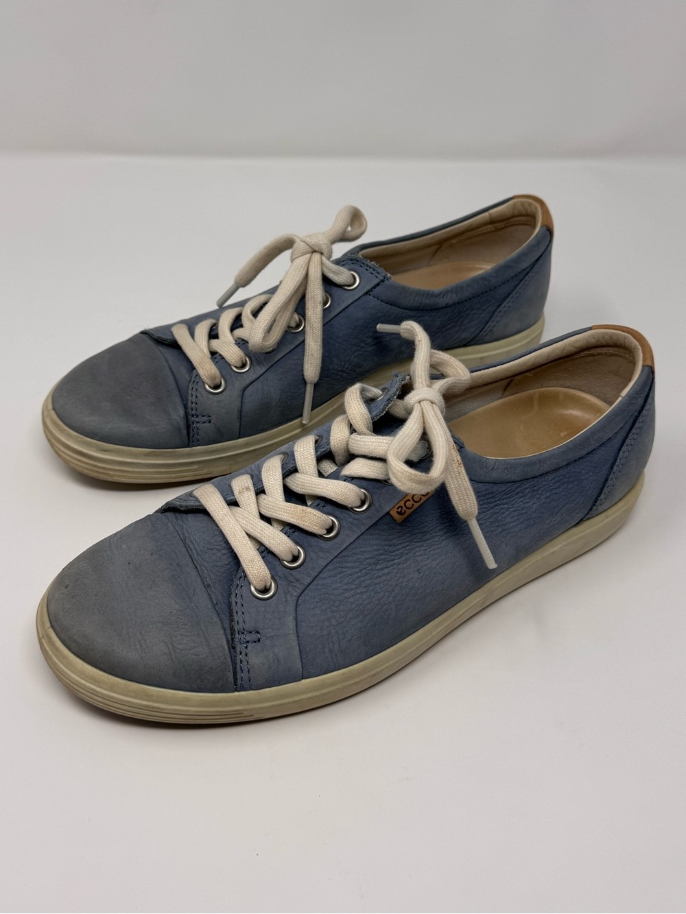 Ecco leather sneakers, size 8 (EU 39), casual comfy‎ classic lace up shoe
